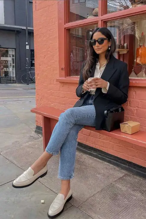 Outfits Casual para el Trabajo: Blazer Casual y Jeans